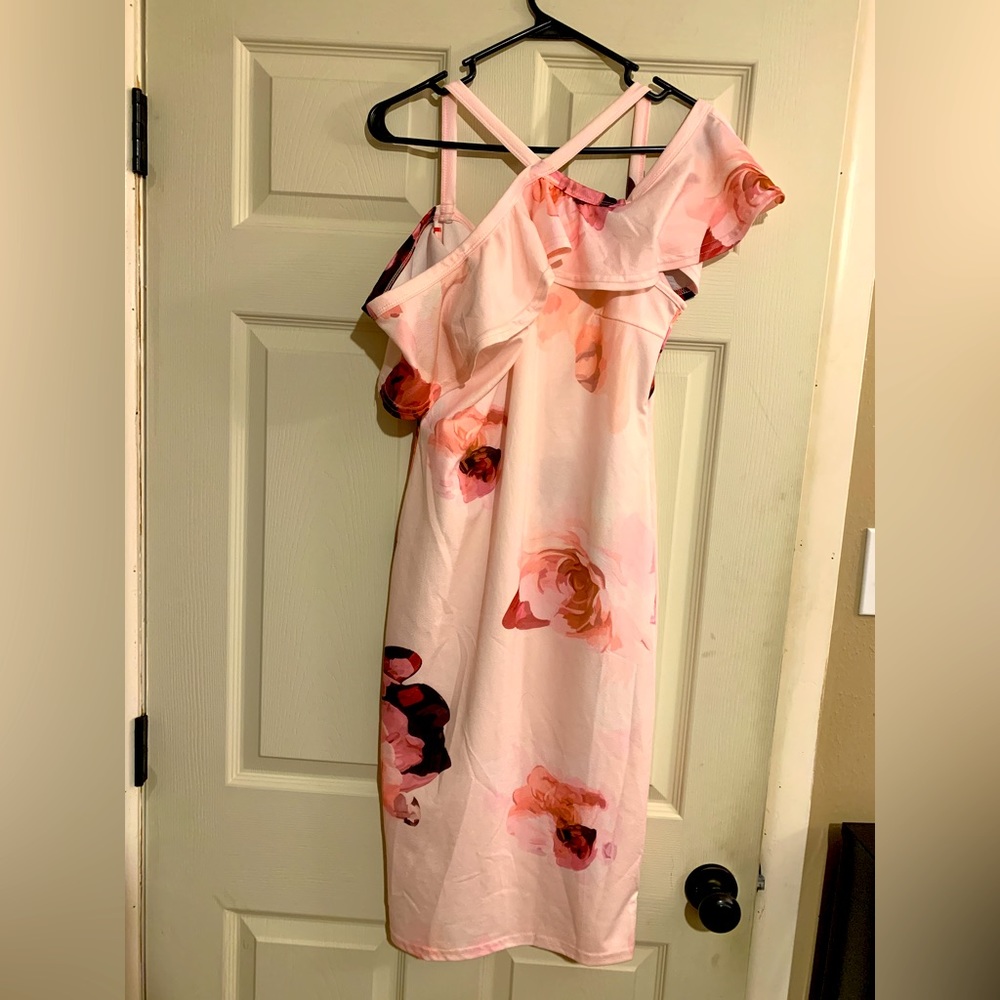 Pink floral cross neck off the shoulder dress. Gives you perfect figure
